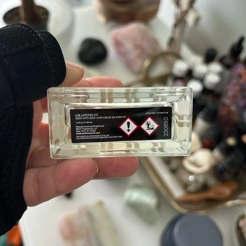 New NEST Grapefruit Fragrance Mini Reed Diffuser - Picture 2 of 2